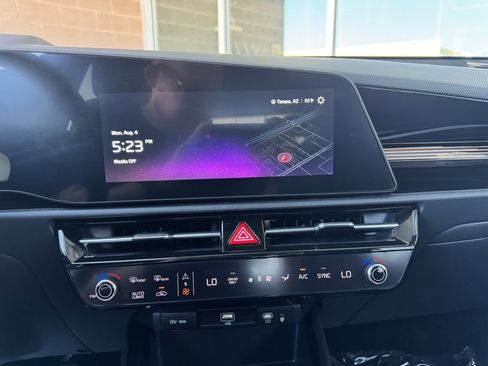 Used 2024 Kia Niro EX image 20