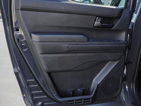 Certified 2025 Toyota Tacoma SR5 AWD/4WD image 23