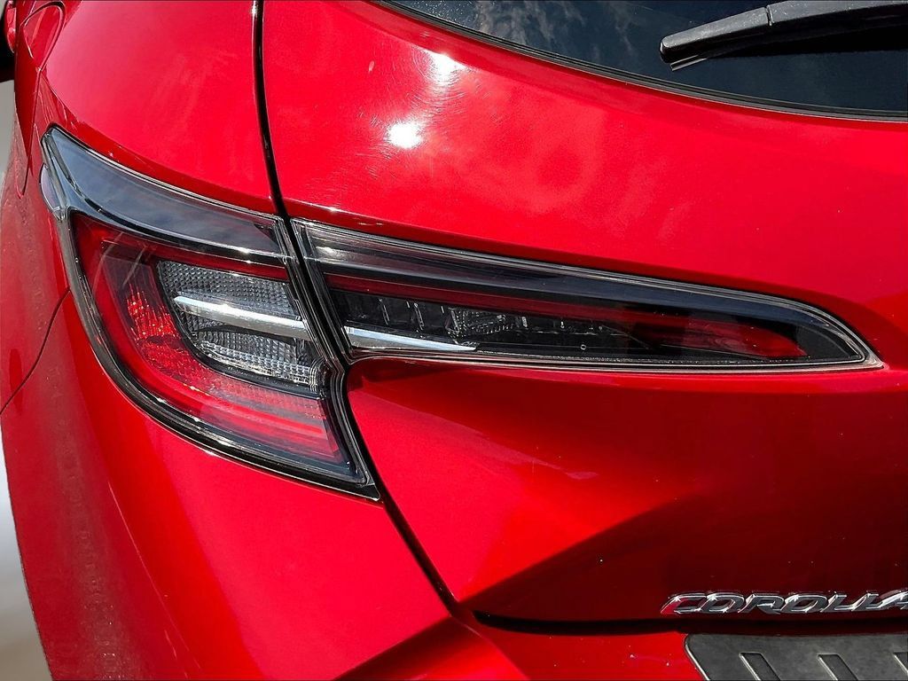 Used 2021 Toyota Corolla SE w/ Special Edition FWD image 18