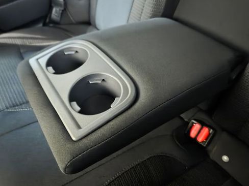 Used 2022 Subaru Outback Premium image 31