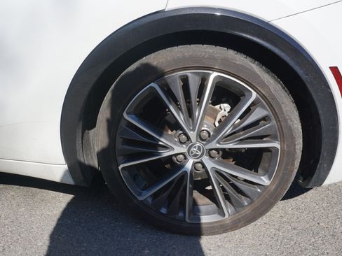 Used 2024 Toyota Prius XLE image 6