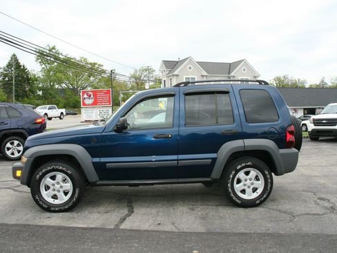 Used 2005 Jeep Liberty Sport AWD/4WD image 8