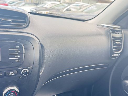 Used 2014 Kia Soul FWD image 17