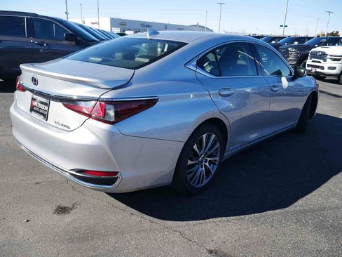 Used 2019 Lexus ES 300h w/ Premium Package image 18