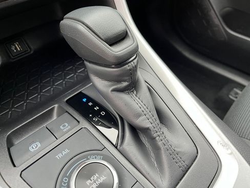 Used 2025 Toyota RAV4 LE image 41