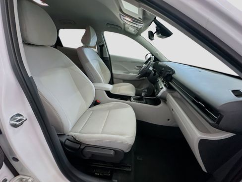 Used 2025 Hyundai Kona SEL image 31