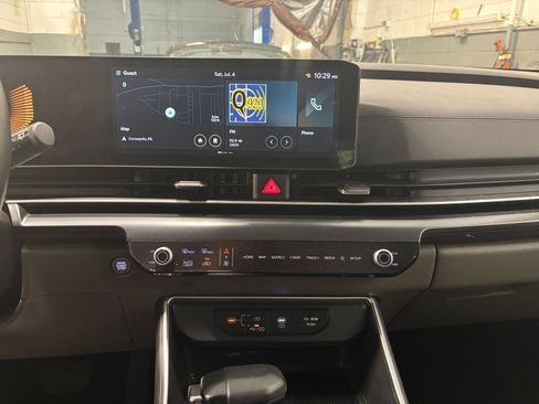 Used 2026 Kia Carnival FWD image 14