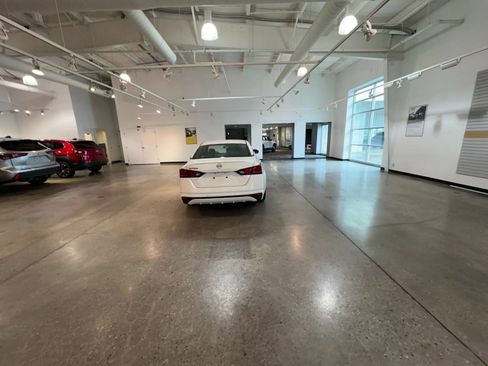 Used 2025 Nissan Altima 2.5 SV FWD image 13