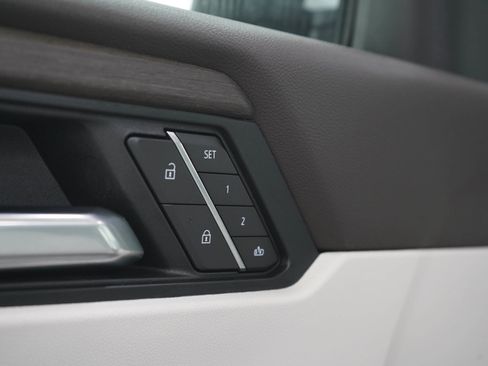 Used 2025 GMC Acadia Denali AWD/4WD image 23