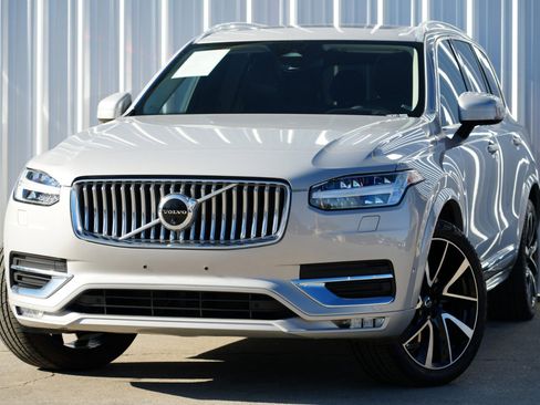 Used 2024 Volvo XC90 B6 Ultimate w/ Lounge Package image 3