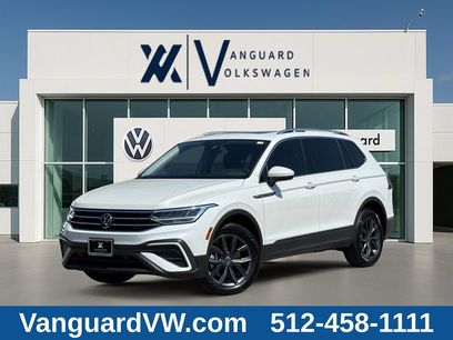 Used 2023 Volkswagen Tiguan SE w/ Panoramic Sunroof Package