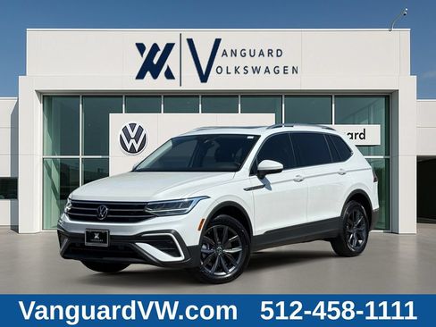 Used 2023 Volkswagen Tiguan SE w/ Panoramic Sunroof Package FWD image 1