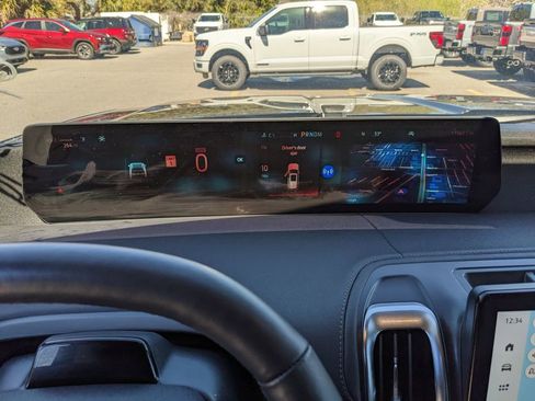 Certified 2025 Ford Expedition Max Platinum image 34