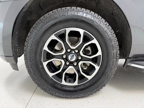 Used 2023 Ford Expedition Max XLT image 11