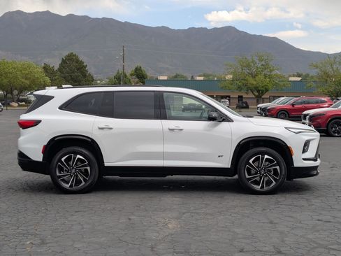 Used 2025 Buick Enclave Sport Touring AWD/4WD image 2