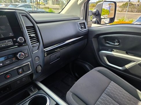 Used 2024 Nissan Titan SV w/ SV Convenience Package image 31