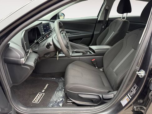 Certified 2023 Hyundai Elantra SE image 10