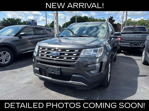 Used 2017 Ford Explorer XLT AWD/4WD image 1