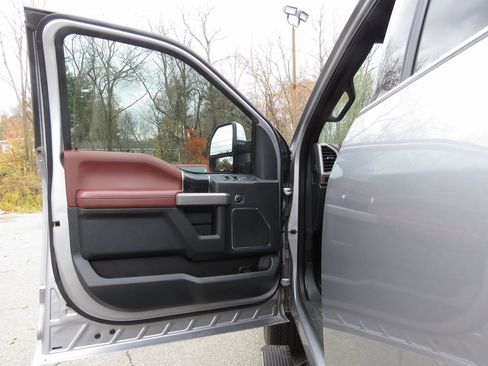 Used 2022 Ford F350 Platinum w/ FX4 Off-Road Package image 10