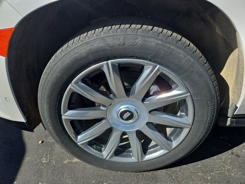 Certified 2022 Cadillac Escalade Premium Luxury Platinum w/ Heavy-Duty Trailer Package image 10