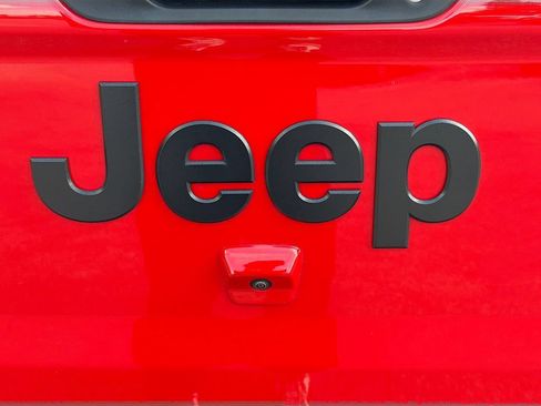 Used 2025 Jeep Gladiator Sport AWD/4WD image 12