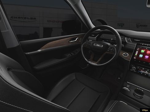 New 2025 Jeep Grand Cherokee Limited image 13