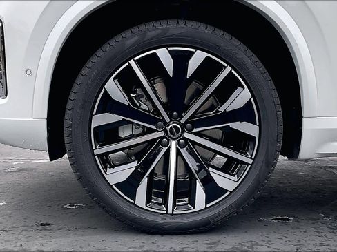 New 2026 Volvo XC90 B6 Plus w/ Protection Package Premier image 14