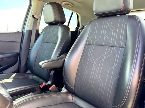 Used 2019 Chevrolet Trax LT w/ LT Convenience Package image 13