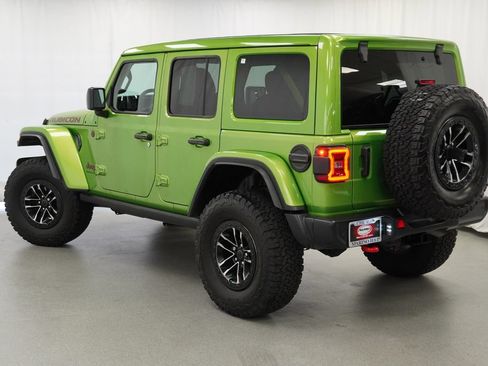 Used 2025 Jeep Wrangler Unlimited Rubicon w/ XTREMEE 35" Tire Package AWD/4WD image 31