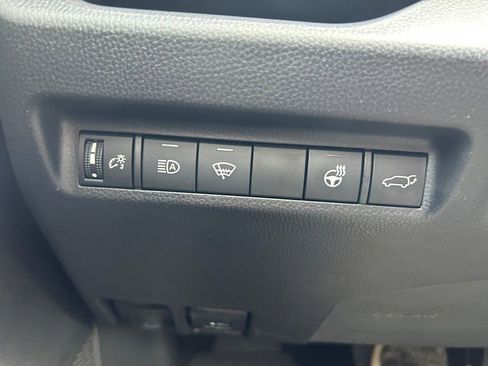 Used 2022 Toyota RAV4 XLE Premium image 17