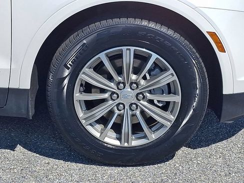 Certified 2018 Cadillac XT5 Luxury w/ Driver Awareness Package AWD/4WD image 8