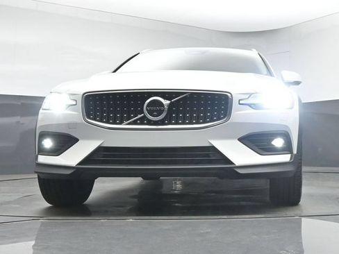 New 2026 Volvo V60 B5 Cross Country Plus w/ Climate Package AWD/4WD image 38
