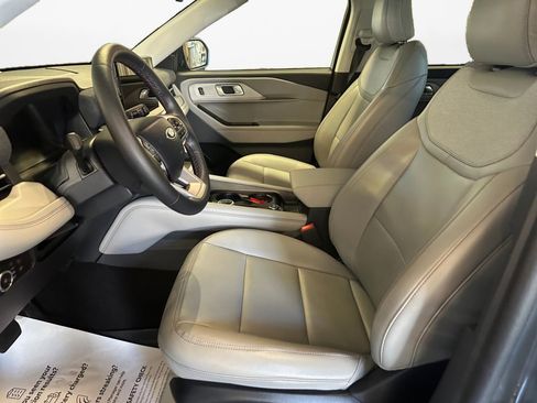 Used 2025 Ford Explorer Active w/ Active Comfort Package image 11