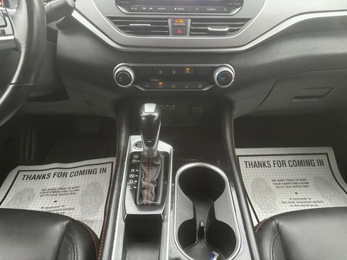 Used 2024 Nissan Altima 2.5 SR image 11