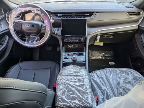 New 2025 Jeep Grand Cherokee Limited w/ Black Appearance Package image 24