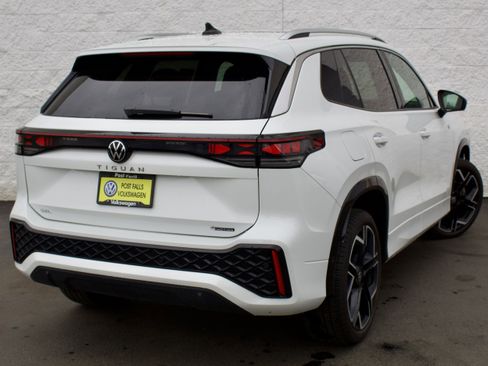 Used 2025 Volkswagen Tiguan SEL R-Line image 7