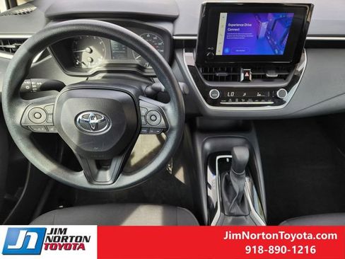 Used 2025 Toyota Corolla LE image 26
