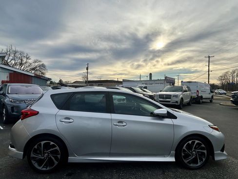 Used 2018 Toyota Corolla iM FWD image 6