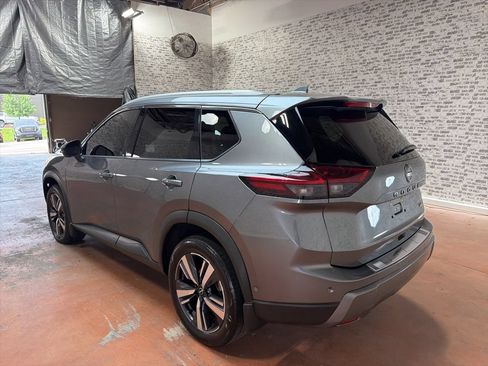 Used 2024 Nissan Rogue SL w/ SL Premium Package FWD image 5