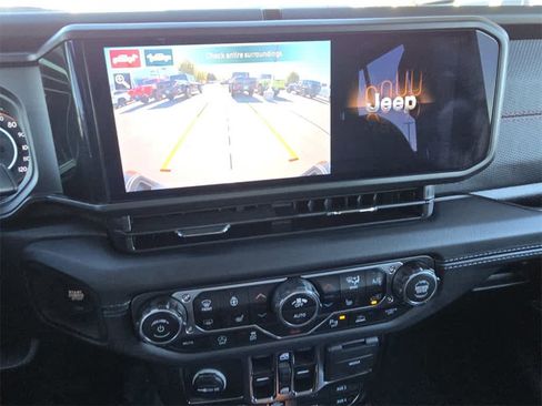 New 2025 Jeep Gladiator Rubicon image 18