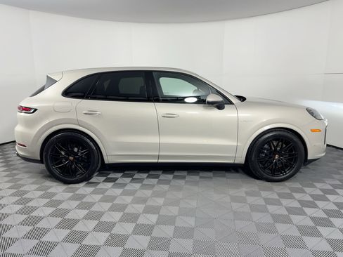 Used 2026 Porsche Cayenne E-Hybrid image 7