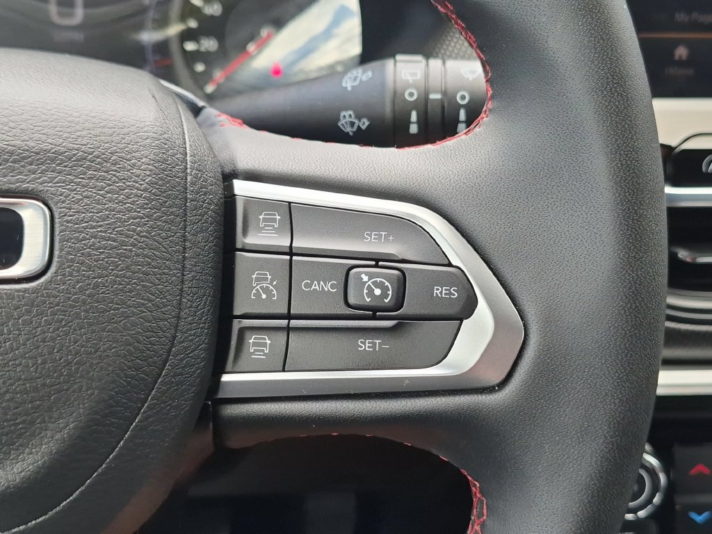 Used 2025 Jeep Compass Trailhawk AWD/4WD image 22
