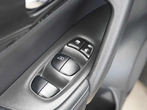 Used 2020 Nissan Rogue SV image 20