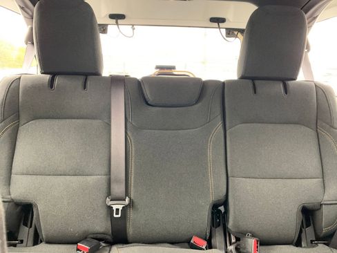 Used 2025 Jeep Wrangler Sahara image 37