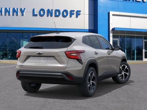 New 2026 Chevrolet Trax RS w/ Sunroof Package FWD image 4