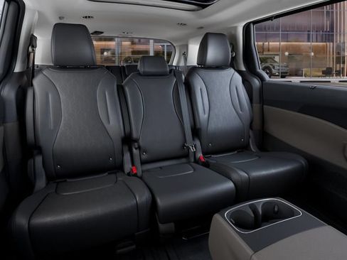 Certified 2026 Kia Carnival SX FWD image 16