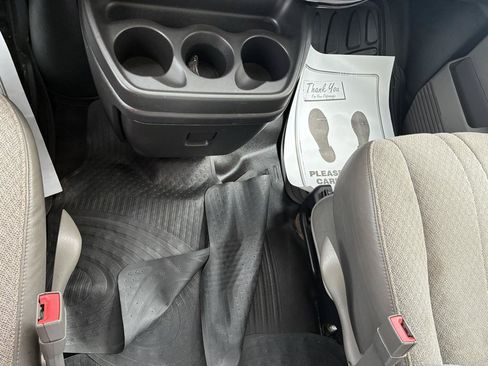 Used 2017 Chevrolet Express 3500 RWD image 15