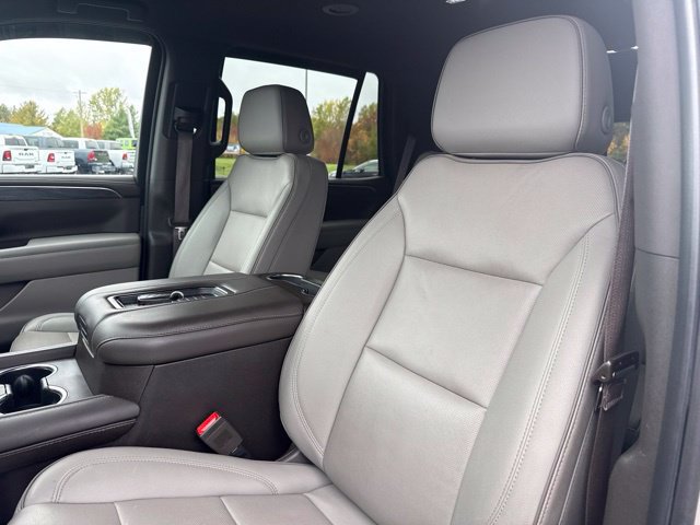 Used 2022 GMC Yukon SLT w/ SLT Luxury Package AWD/4WD image 12