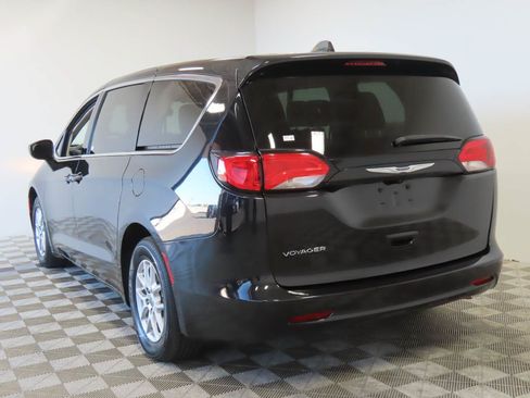 Used 2023 Chrysler Voyager LX FWD image 3
