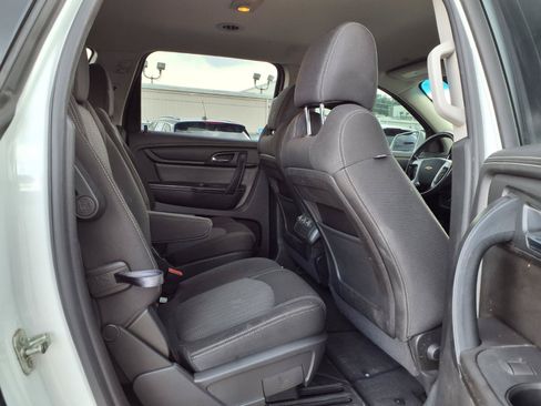 Used 2017 Chevrolet Traverse LT w/ Style and Technology Package FWD image 24